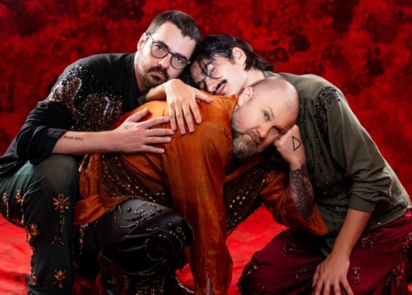 Os Amantes retornam após dois anos e lançam o inédito álbum “Amar, AMOR!”